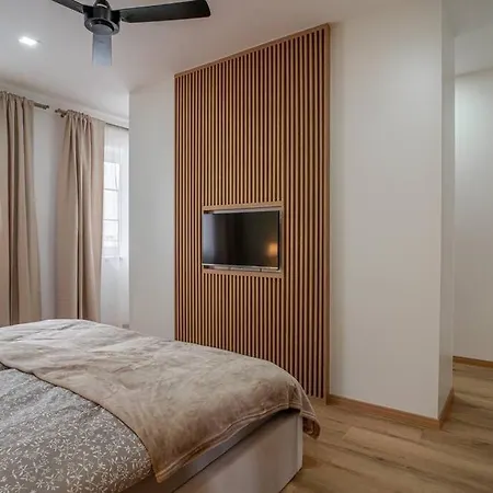 Charming 2-bedroom In The Wider Center Of *