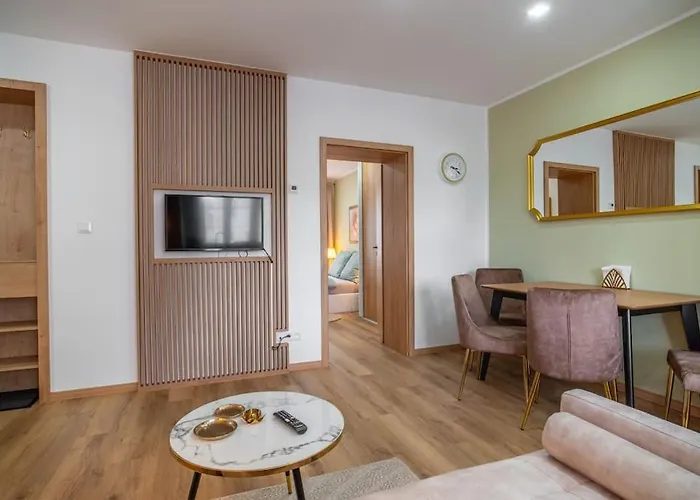 Charming 2-bedroom In The Wider Center Of براتسيلافا