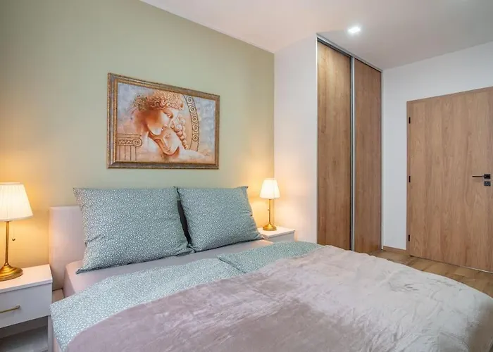 Charming 2-bedroom In The Wider Center Of